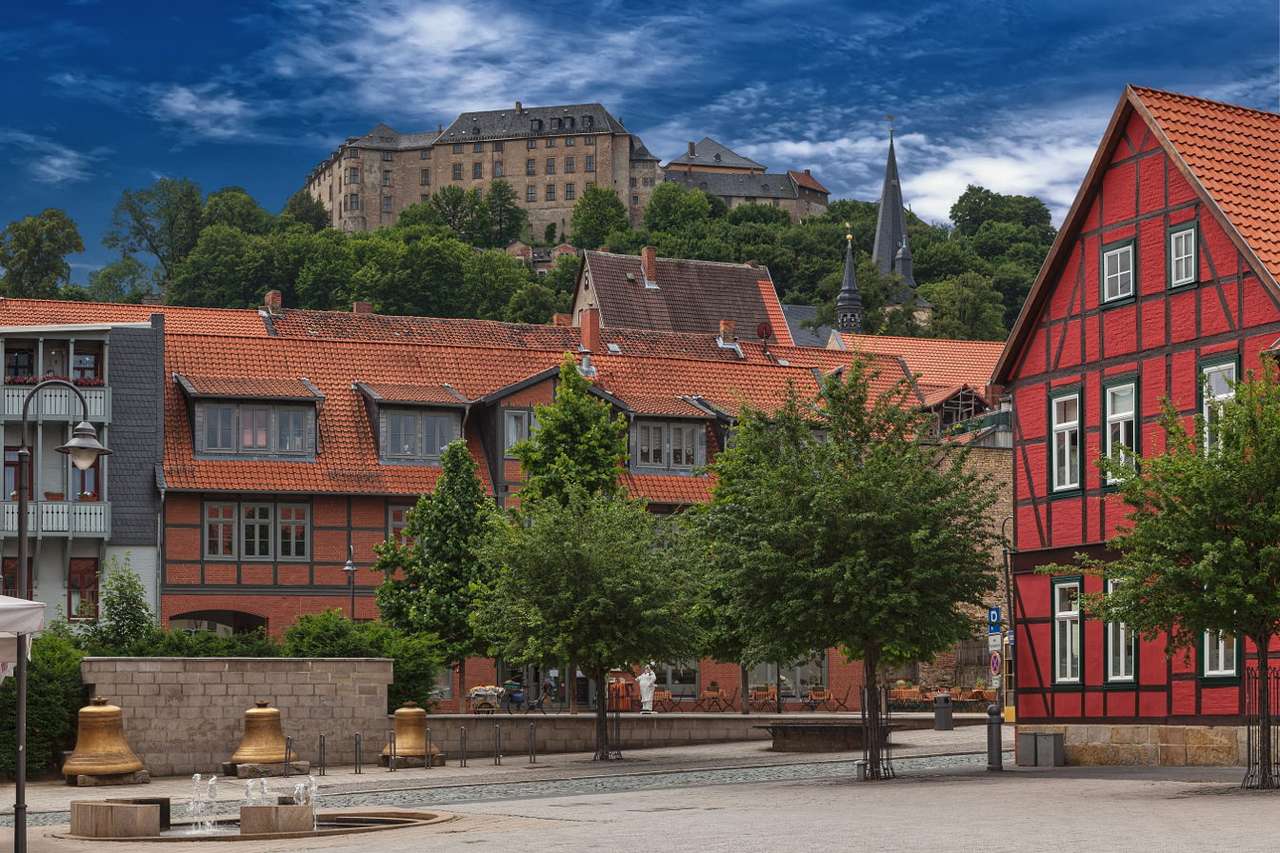 Hrad tyčící se nad Blankenburgem (Německo) puzzle online z fotografie