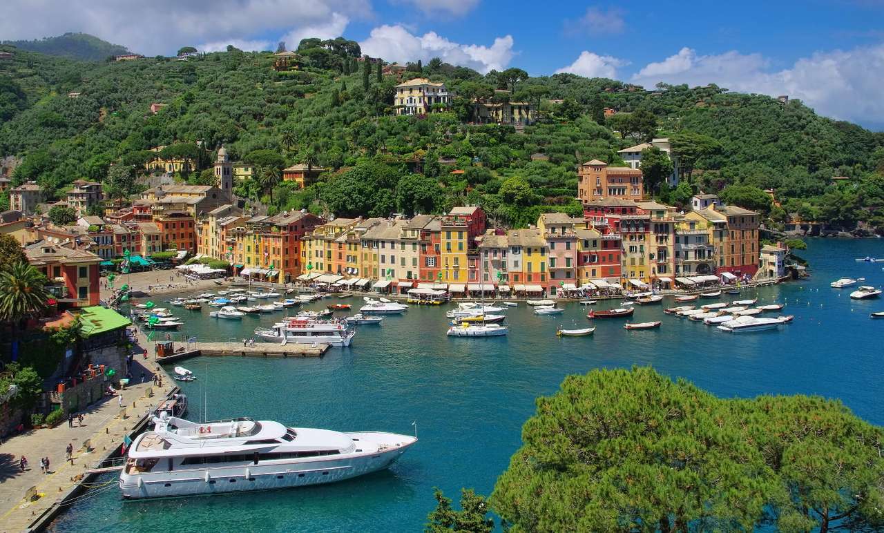 Vista aérea de Portofino (Itália) puzzle online a partir de fotografia
