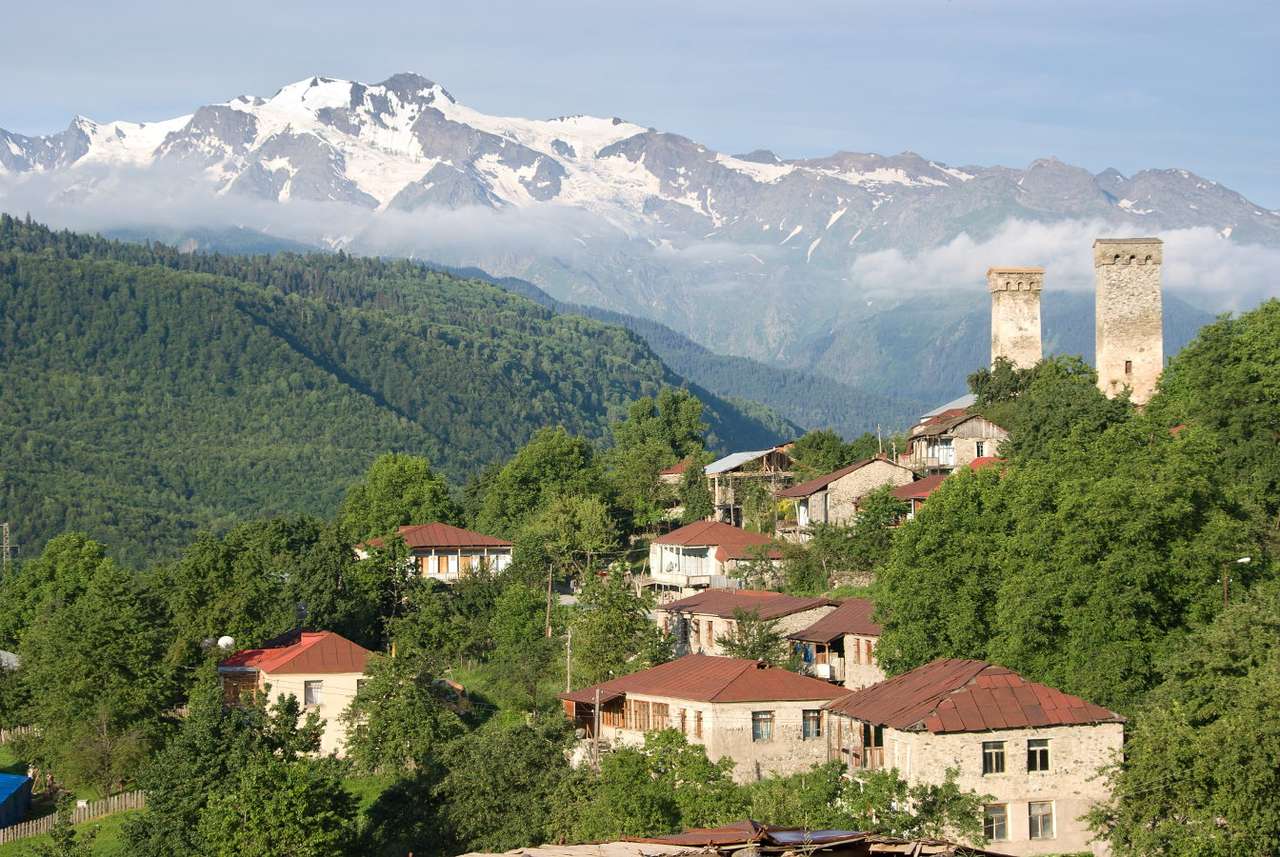 Panorama da aldeia montanhosa de Upper Svanetia (Geórgia) puzzle online a partir de fotografia