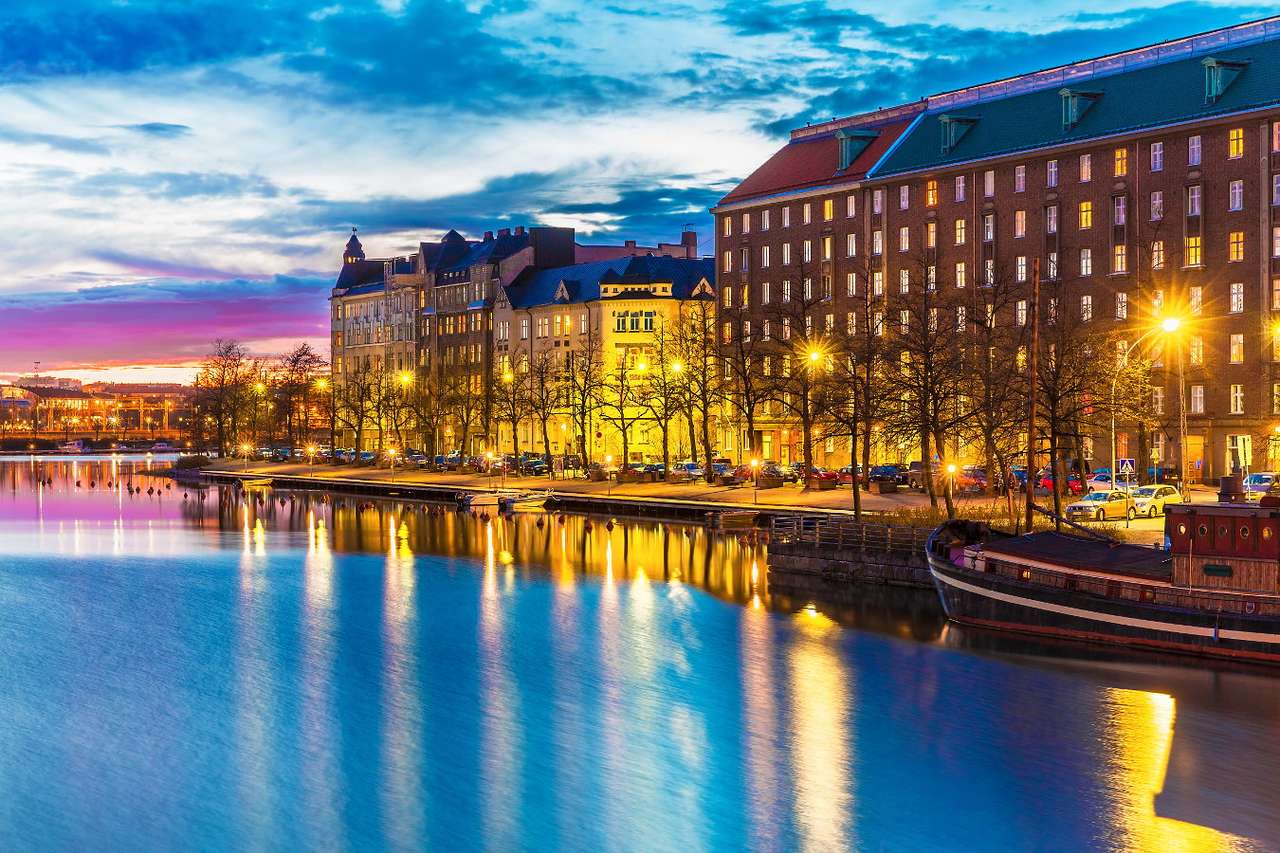 Helsingfors på natten (Finland) Pussel online