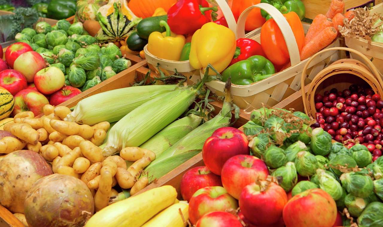 Baskets filled with vegetables and fruits puzzle online from photo