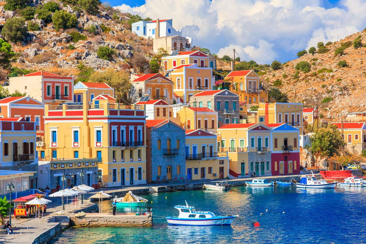 Maisons colorées à Simi (Grèce) puzzle en ligne