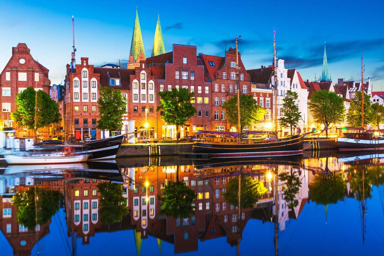Řadové domy v Lübeck (Německo) online puzzle