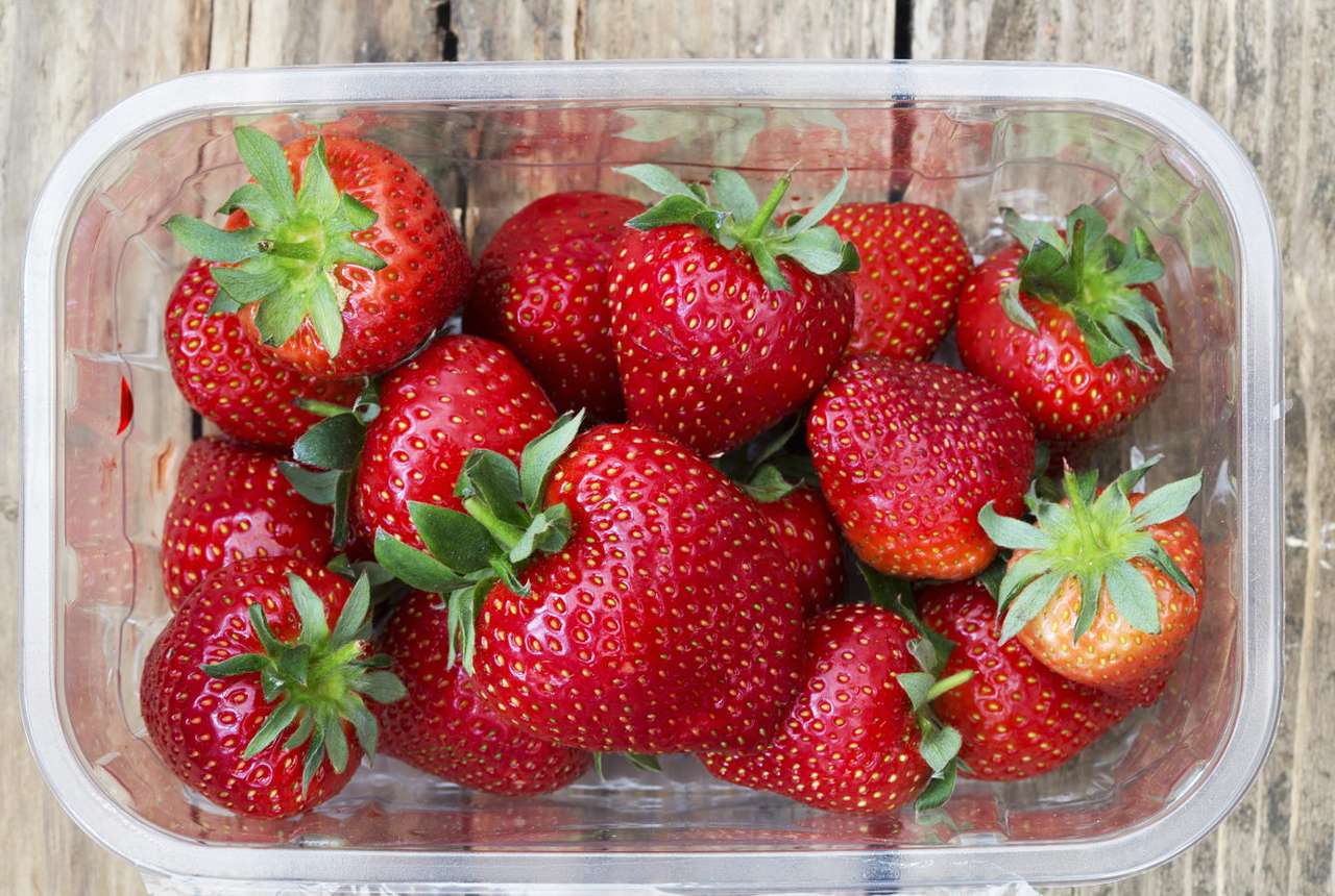 Strawberries puzzle online from photo