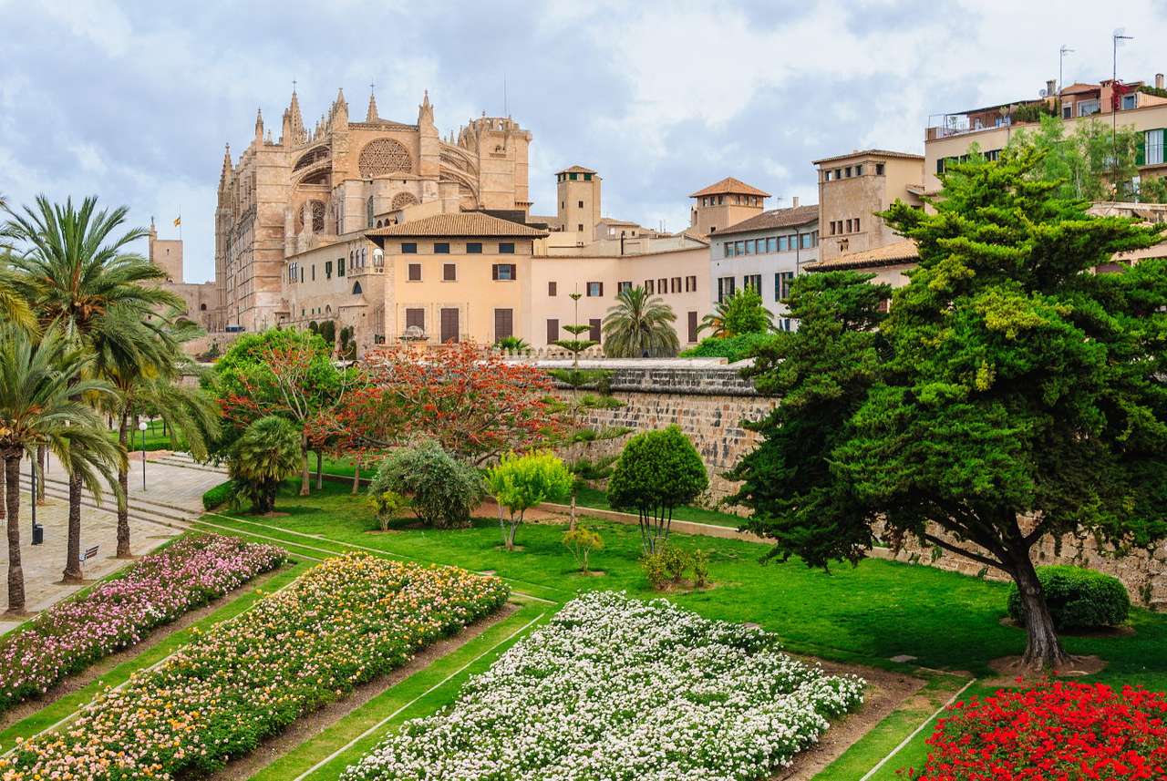 Jardins da Catedral La Seu (Espanha) puzzle online a partir de fotografia