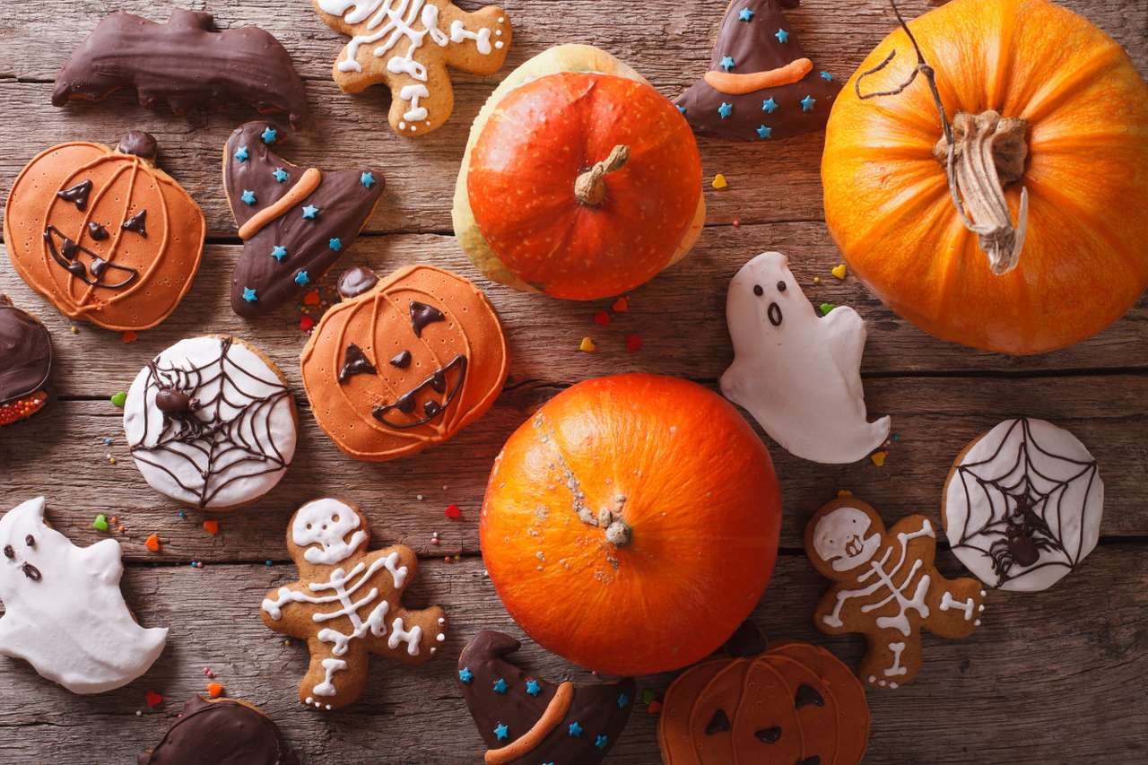 Pumpkins and gingerbread for Halloween online puzzle