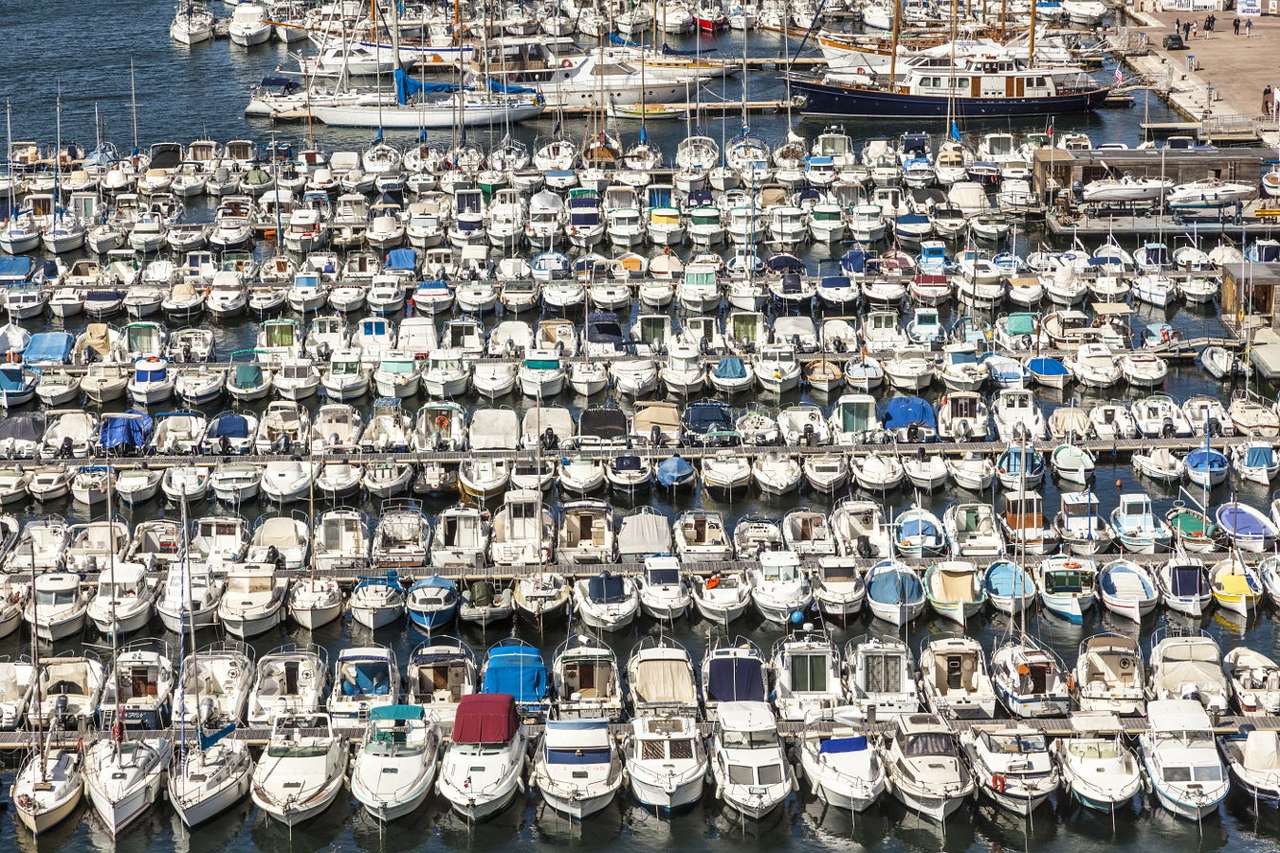 Моторни лодки в пристанището на Марсилия (Франция) онлайн пъзел