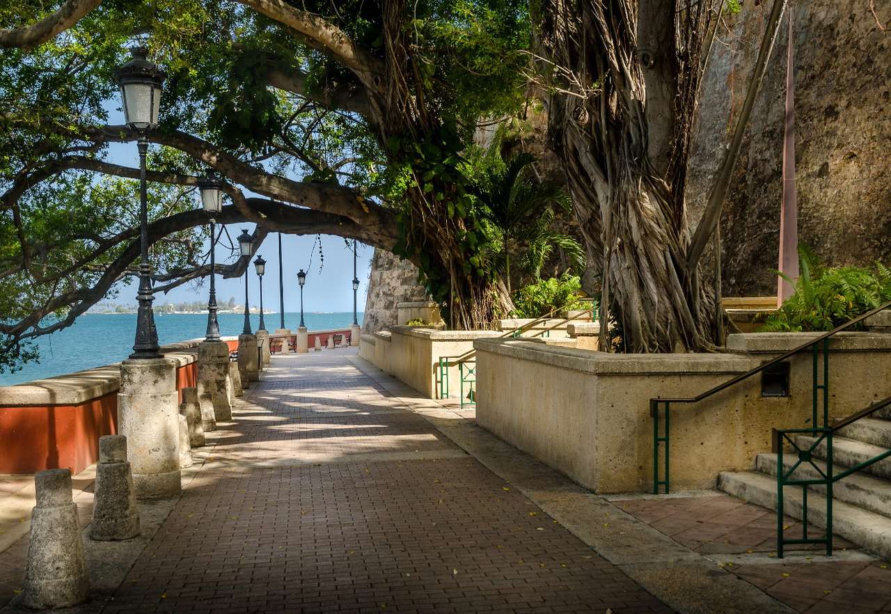 Promenade en bord de mer à San Juan (Porto Rico) puzzle en ligne