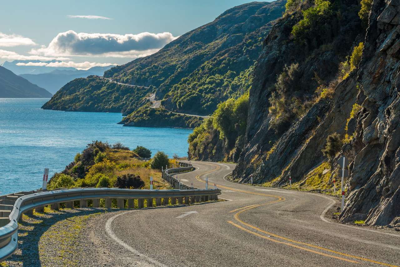 Estrada ao longo do Lago Wakatipu (Nova Zelândia) puzzle online a partir de fotografia