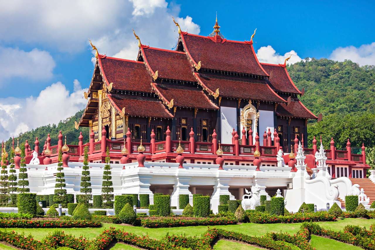 Pavilon a Rajapruek Royal Parkban (Thaiföld) puzzle online fotóról