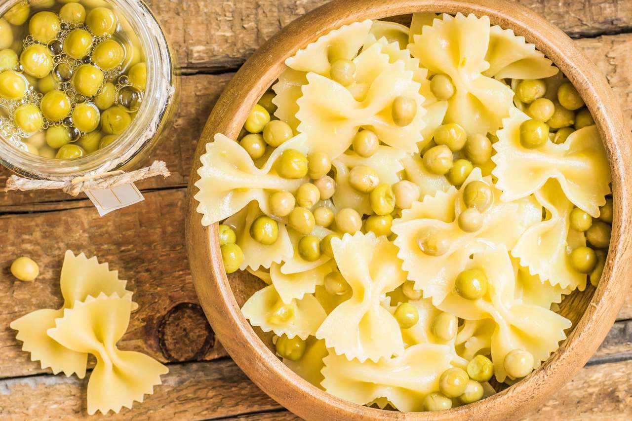 Farfalle with green peas puzzle online from photo