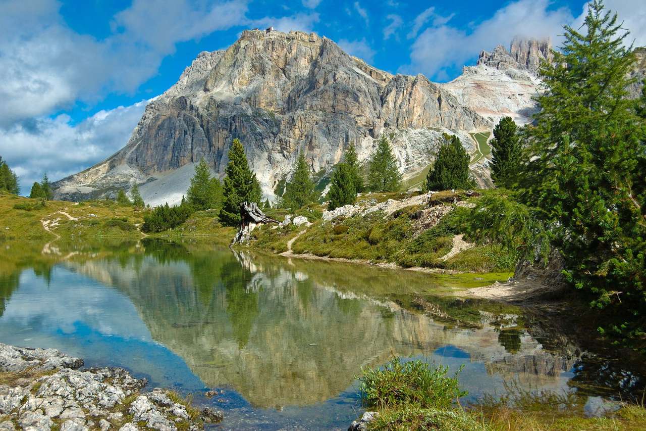 Lagazuoi peak in the Dolomites (Italy) online puzzle