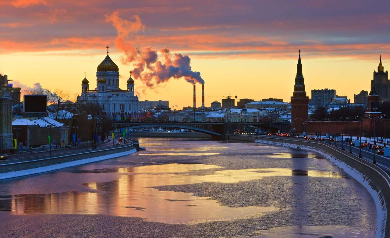 Zonsondergang over de rivier de Moskva (Rusland) online puzzel