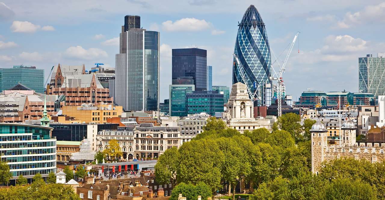Panorama över London med byggnaden 30 St Mary Axe (Storbritannien) Pussel online
