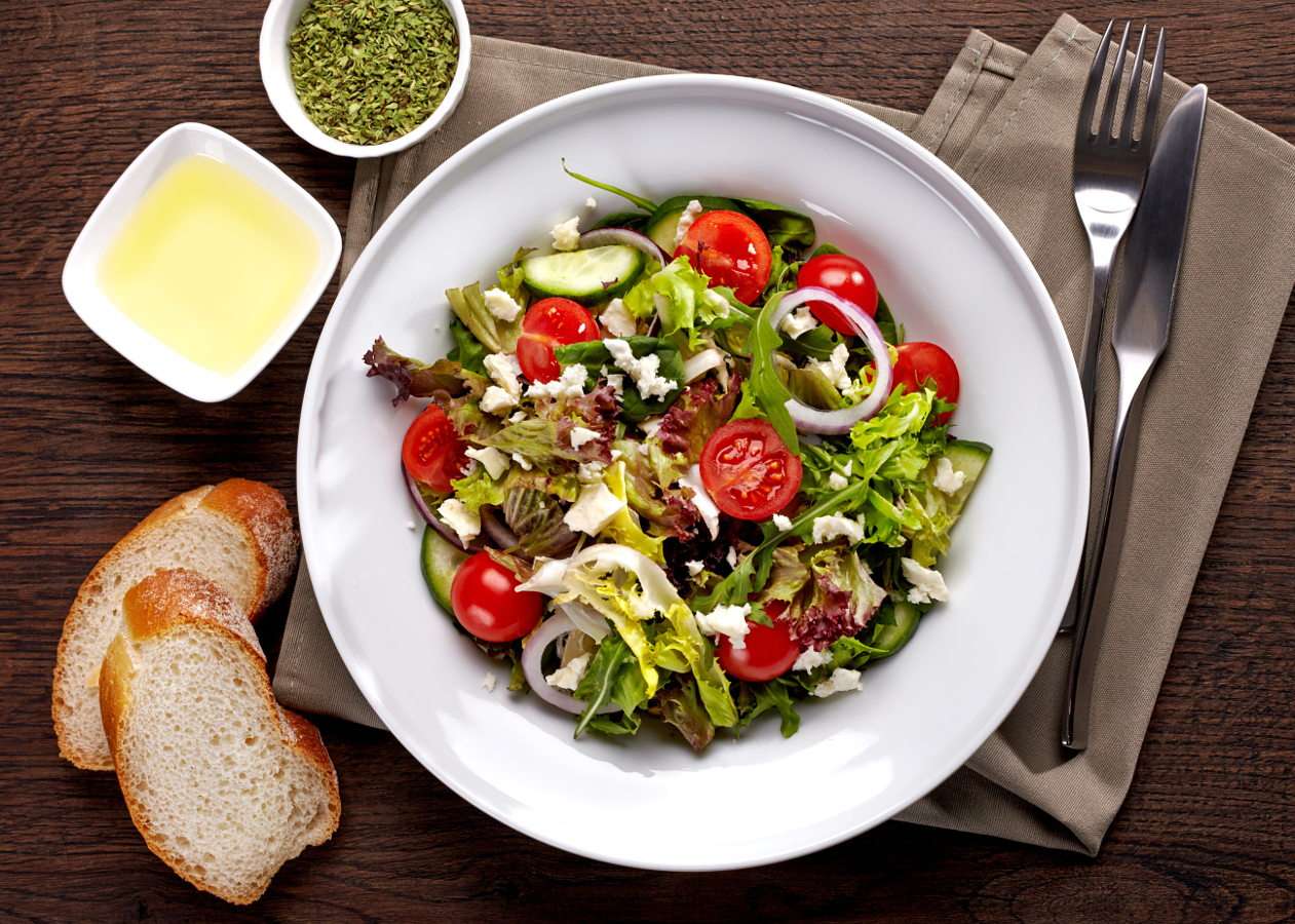 Salada com tomate cereja puzzle online