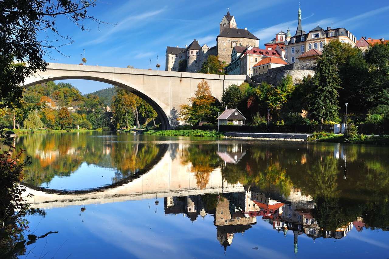 Castelo Loket (República Tcheca) puzzle online a partir de fotografia