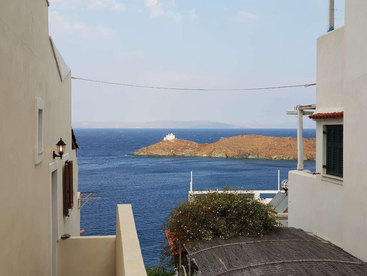 Θέα από το Βουρκάρι προς τη Μακρόνησο (Ελλάδα) παζλ online από φωτογραφία