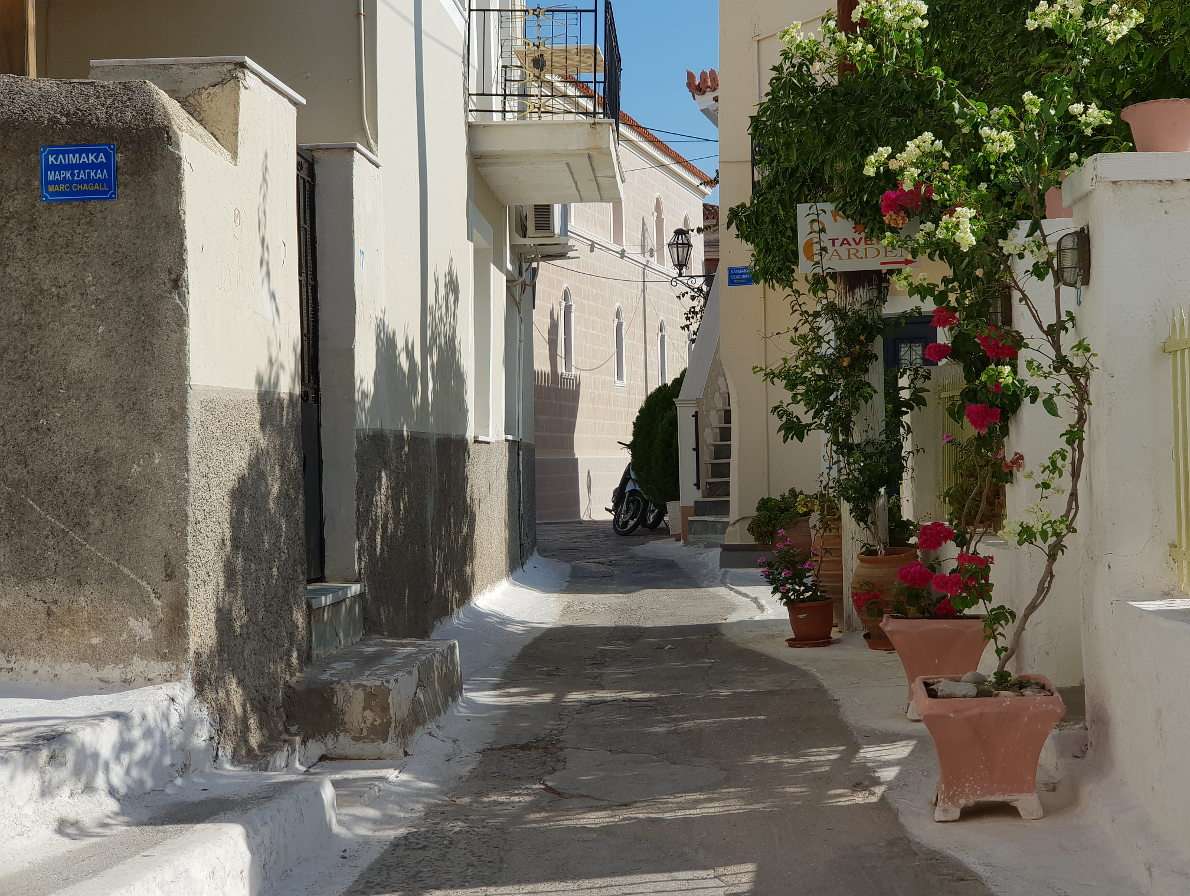 Calle de la localidad de Poros (Grecia) rompecabezas en línea