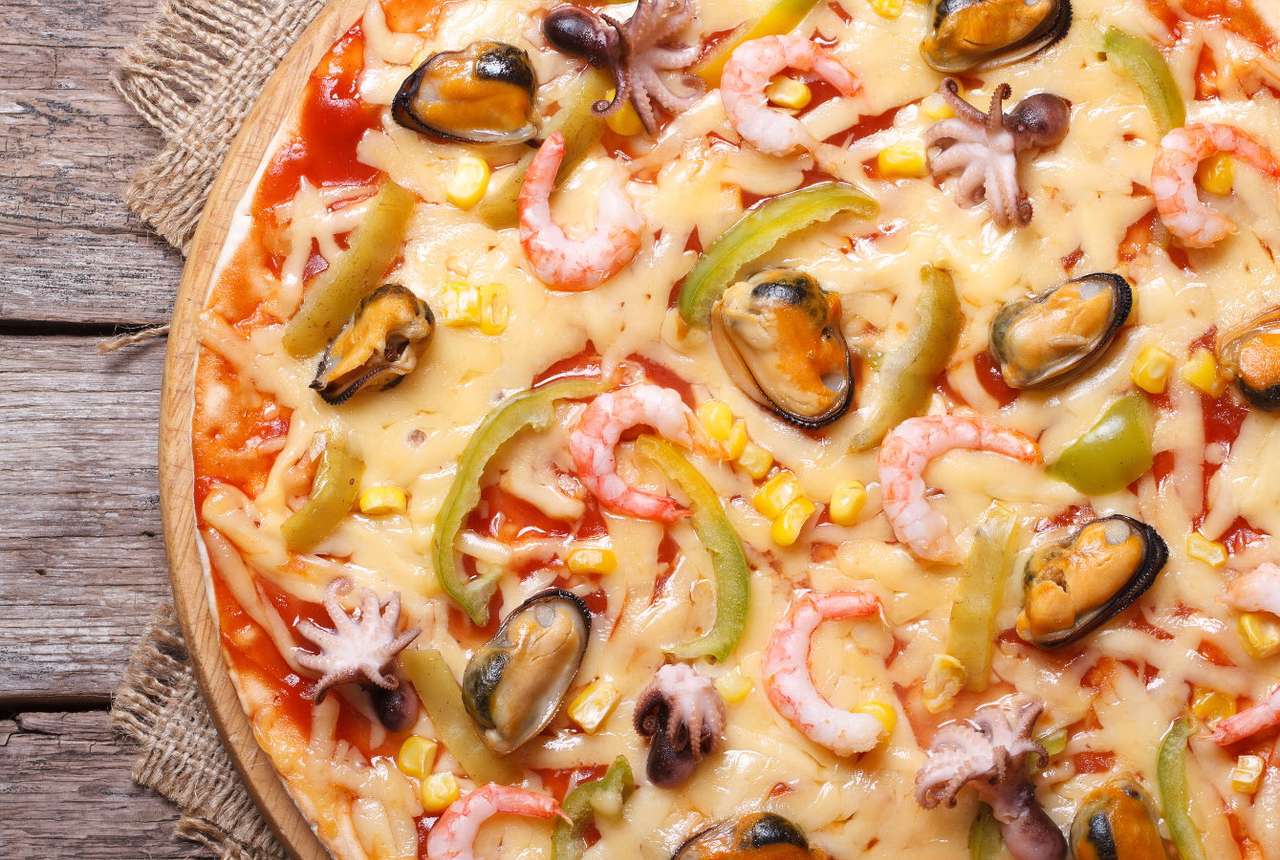 Pizza with seafood puzzle online from photo