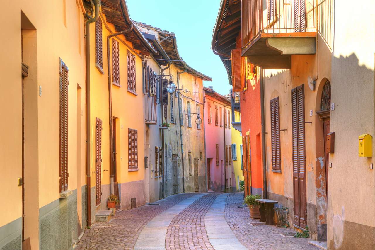 Byn Monforte d'Alba (Italien) pussel online från foto