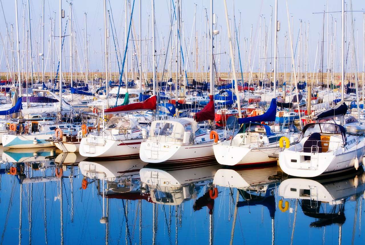 Yachts in the harbor of Howth (Ireland) puzzle online from photo