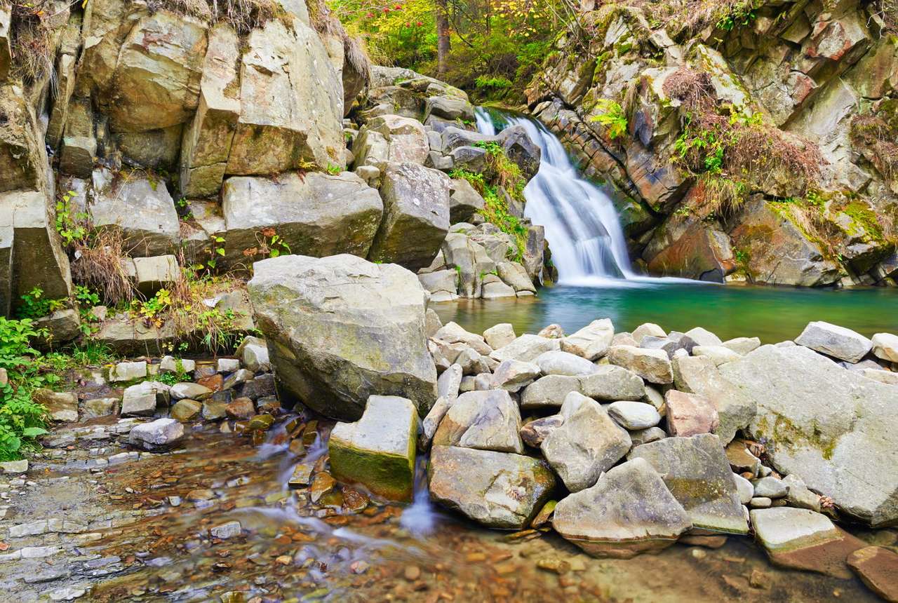 Zaskalnik Waterfall (Poland) puzzle online from photo