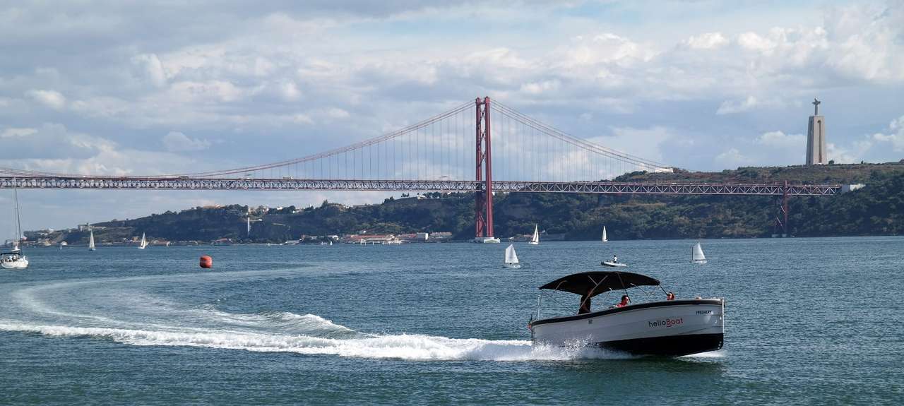 Мост на 25 април и река Тежу (Португалия) онлайн пъзел