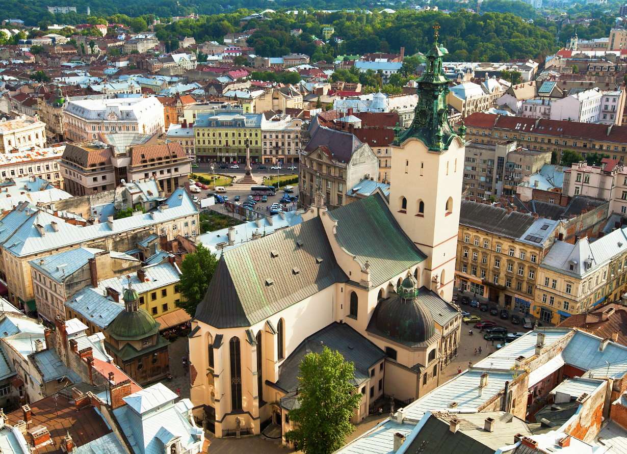 Catedral Latina en Lviv (Ucrania) rompecabezas en línea