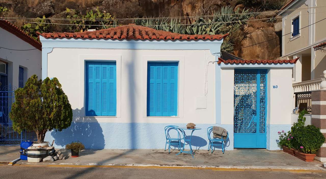 Gebäude an der Hauptstraße von Poros (Griechenland) Online-Puzzle vom Foto