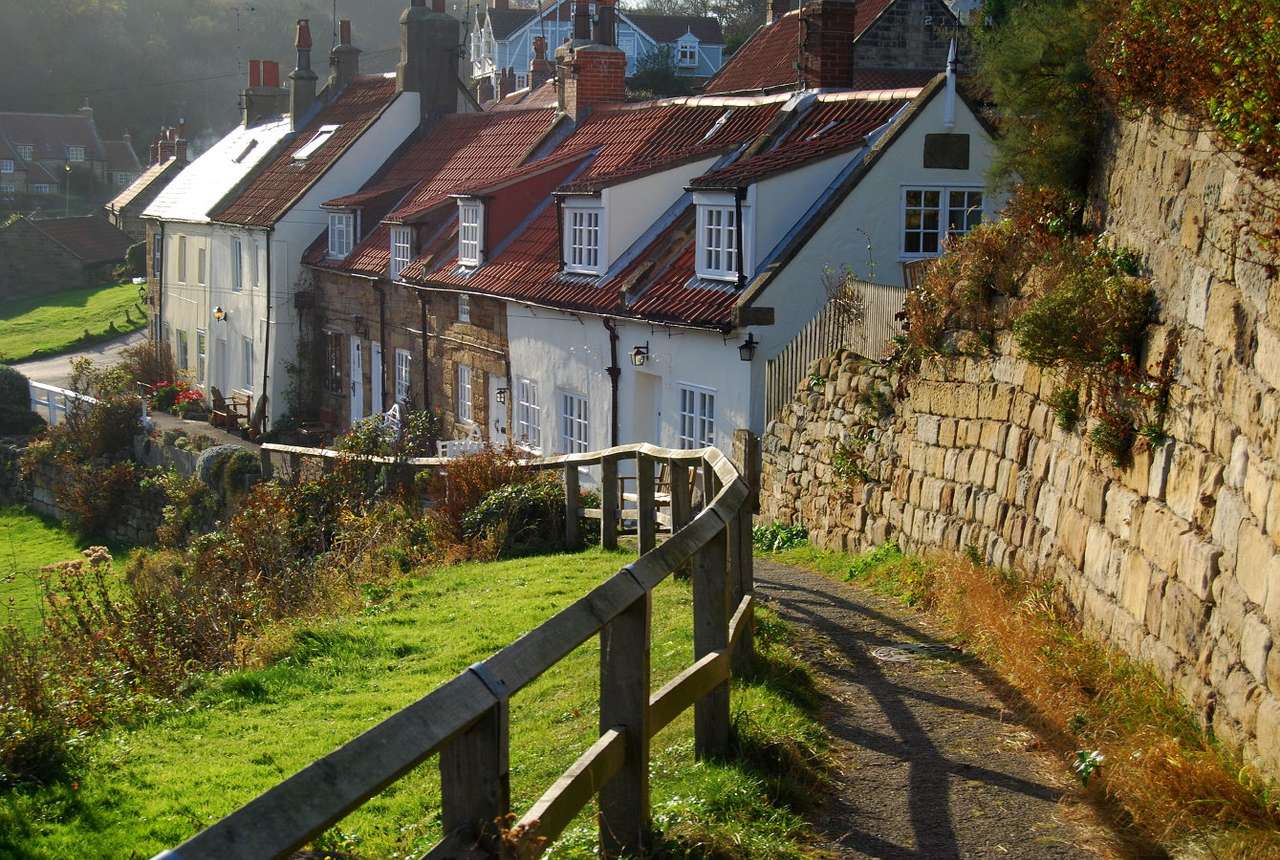 Pittoresk dorpje Sandsend (Verenigd Koninkrijk) puzzel online van foto