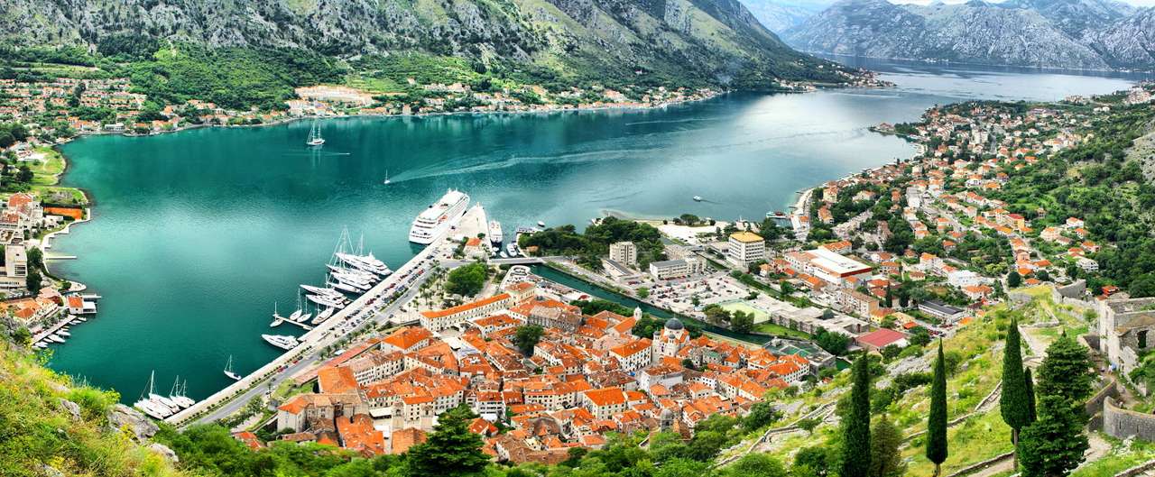 Panorama da Baía de Kotor (Montenegro) puzzle online a partir de fotografia