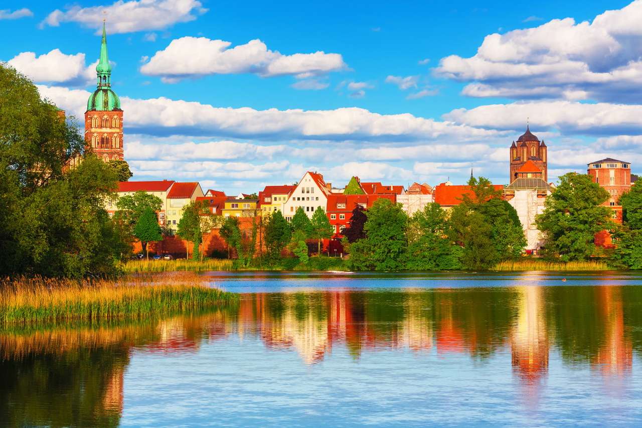 Panorama över den gamla staden Stralsund (Tyskland) Pussel online
