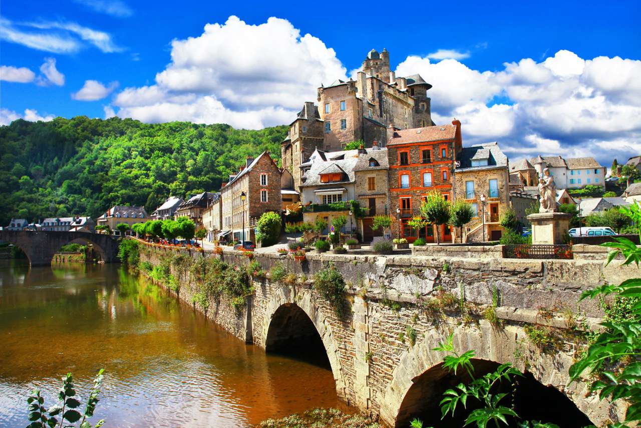 Panorama of Estaing (France) puzzle online from photo