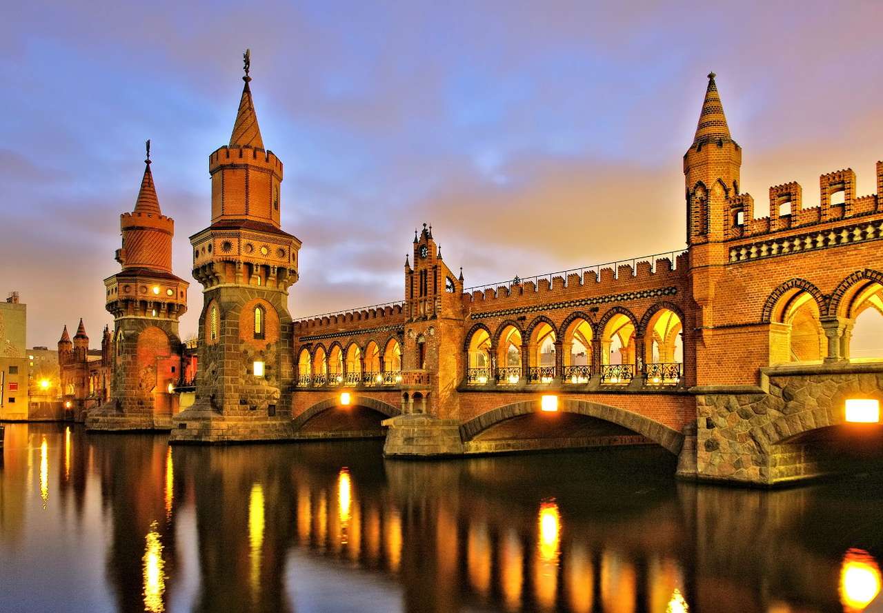 Oberbaum Bridge in Berlin (Germany) puzzle online from photo