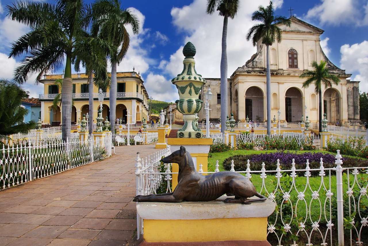Hlavní náměstí ve městě Trinidad (Kuba) puzzle online z fotografie