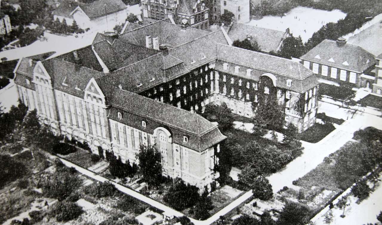 Le bâtiment de l'Olsztyn Regierungsbezirk puzzle à partir d'une photo