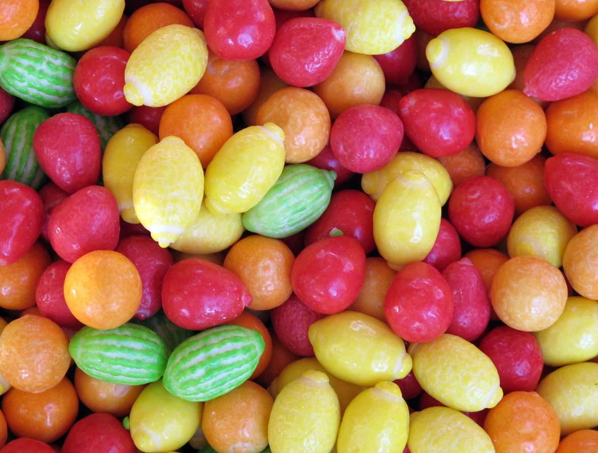 Små färgade godisar pussel online från foto
