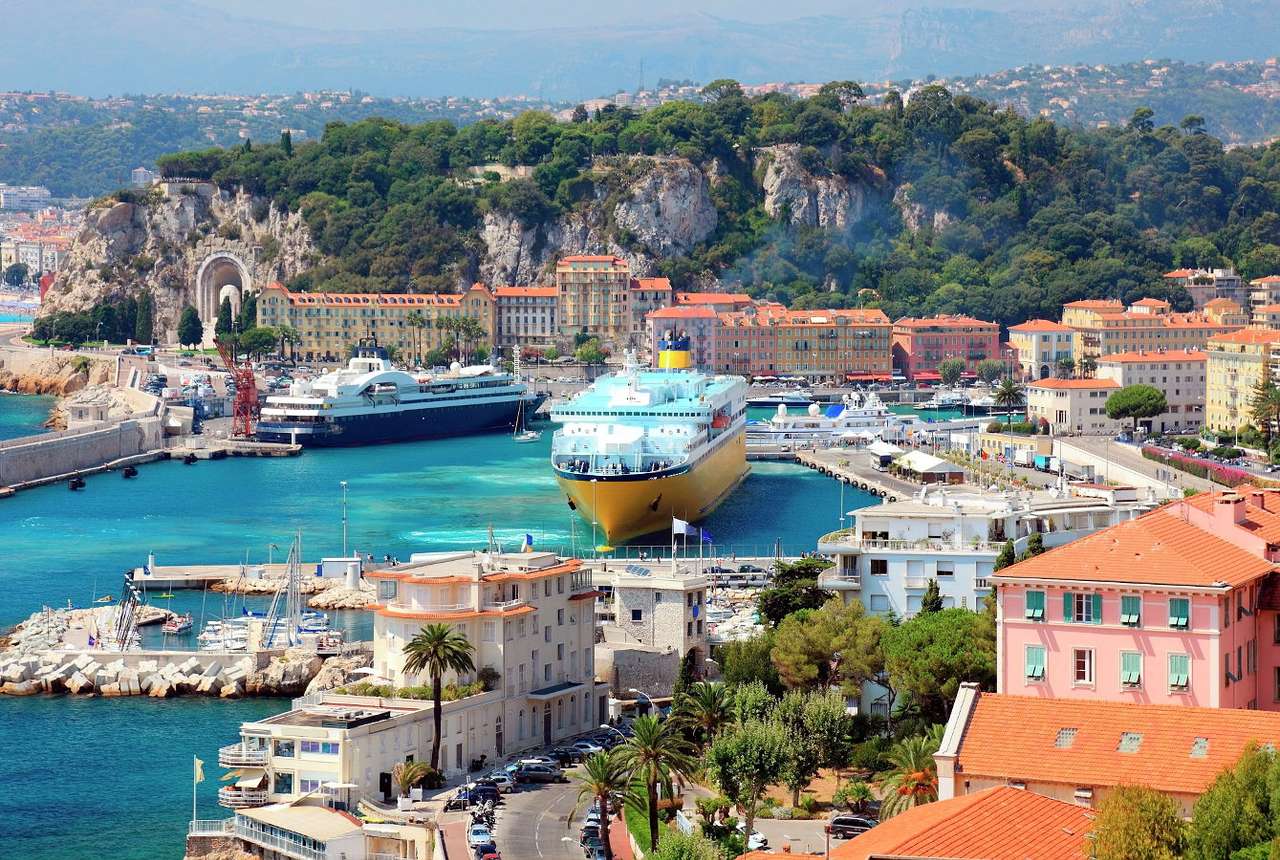 Круизен кораб в пристанището на Ница (Франция) онлайн пъзел от снимка