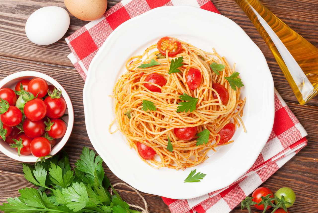 Spagetti med körsbärstomater och persilja pussel online från foto