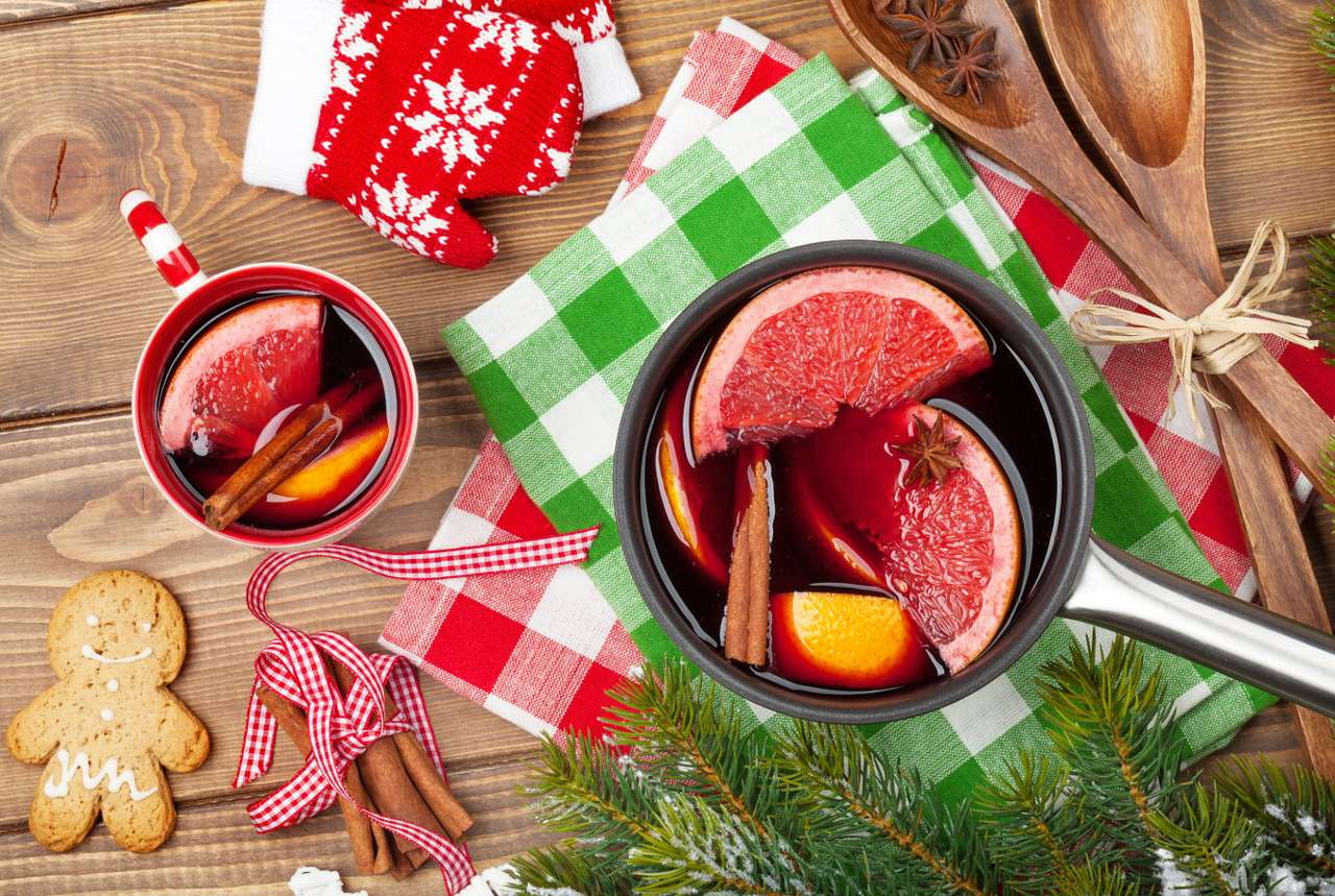 Christmas drink with citrus fruits and spices online puzzle
