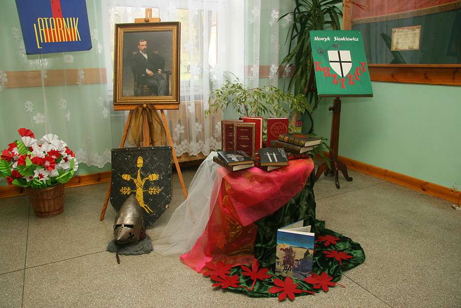 Decoratie - 90e verjaardag van SP10 Lublin puzzel online van foto