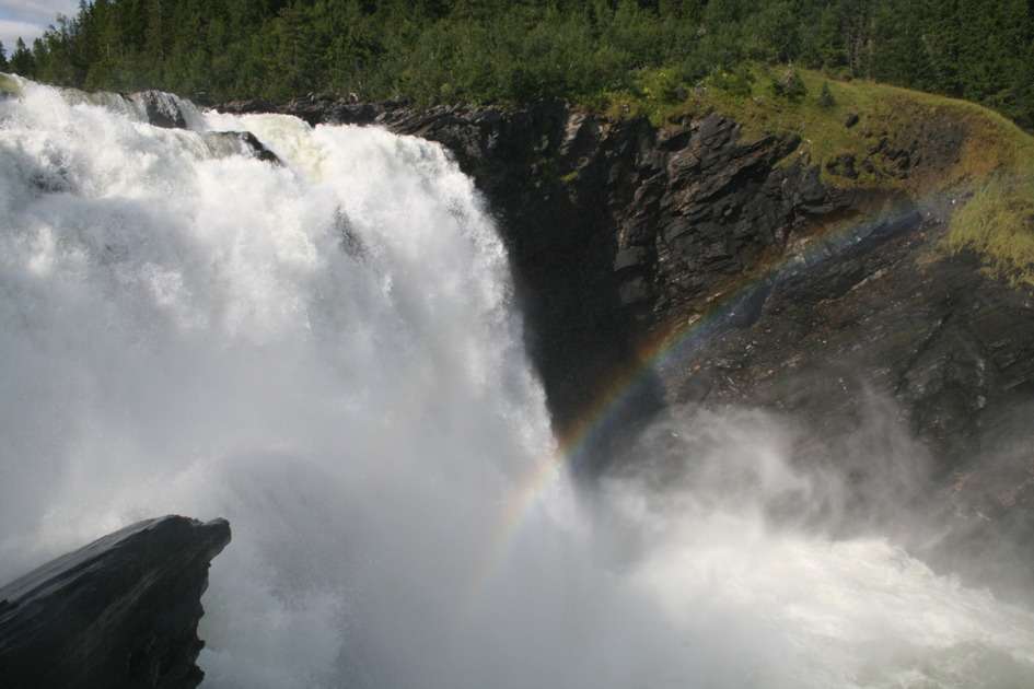Waterval met regenboog online puzzel
