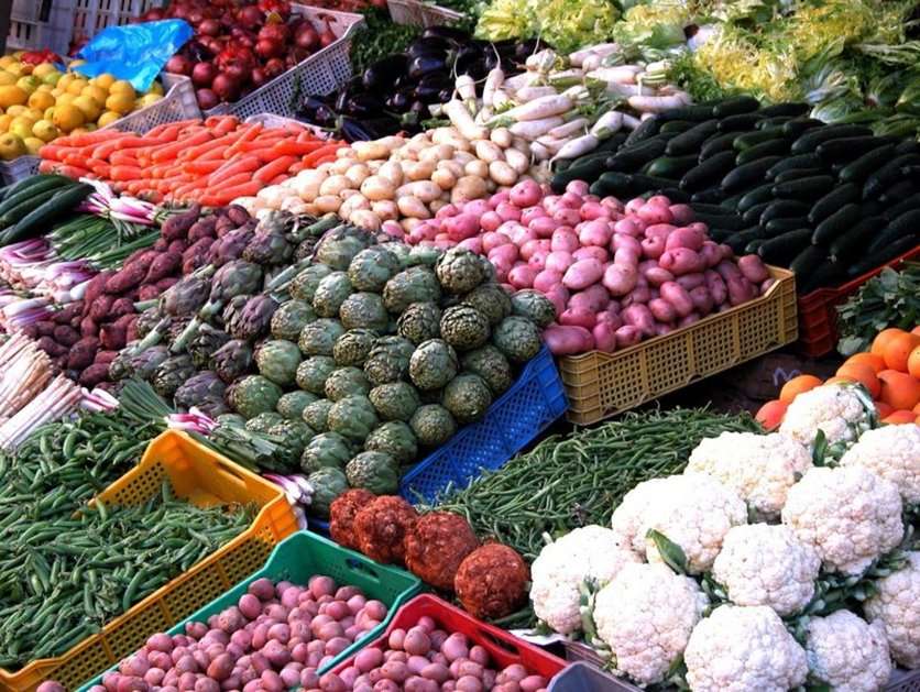 vegetables on a market stall puzzle online from photo