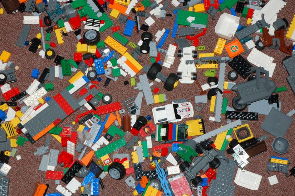 Lego bloky v nepořádku puzzle online z fotografie