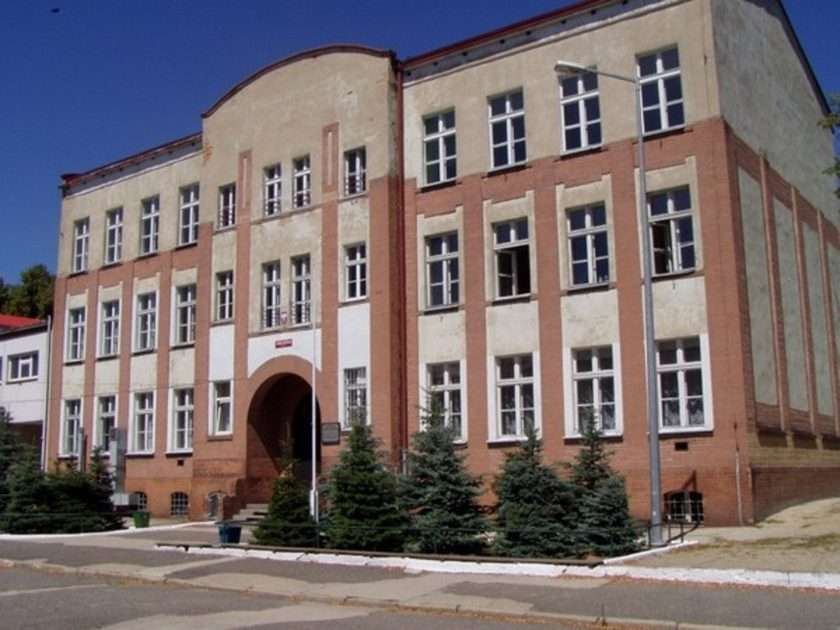 Lycée Węgliniec puzzle en ligne à partir d'une photo