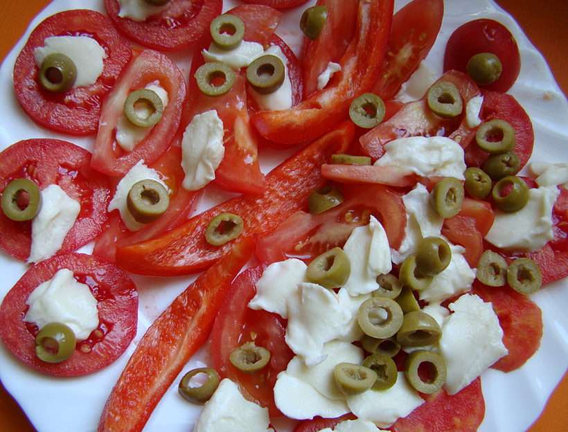 VITAMINER med mozzarella och oliver;)) pussel online från foto