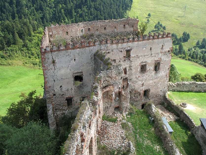 Castelo em Stara Lubovna puzzle online a partir de fotografia