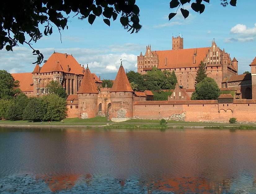 Castle in Malbork puzzle online from photo