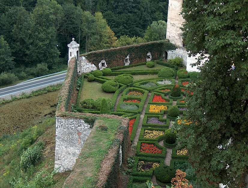 Castello di Pieskowa Skała puzzle online