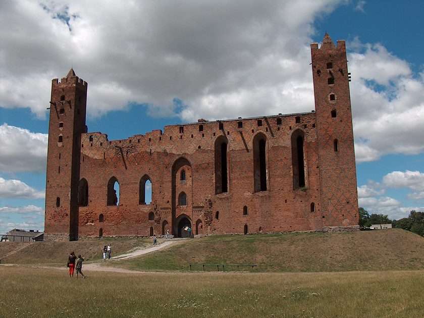 Castelo em Radzyń Chełmiński puzzle online a partir de fotografia